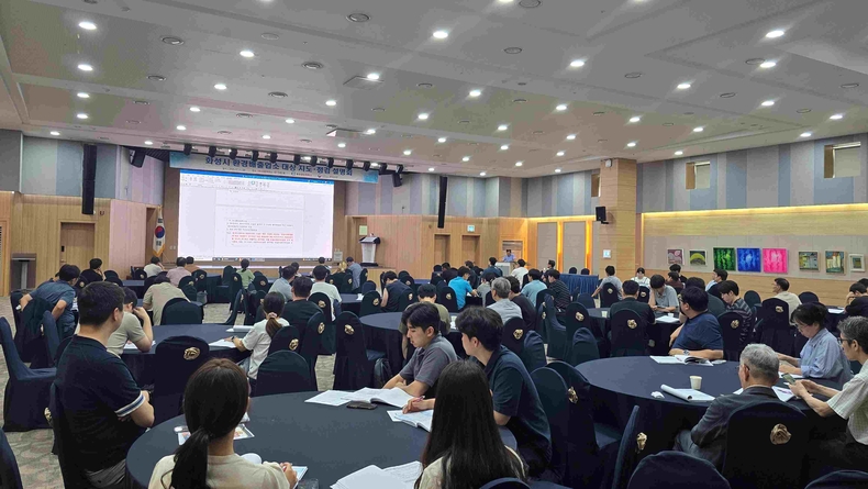 화성상공회의소∙경기기후환경협의체가 주관한‘화성시 환경배출업소 지도·점검 교육’이 화성상공회의소 4층 컨벤션홀에서 성황리에 마무리됐다.