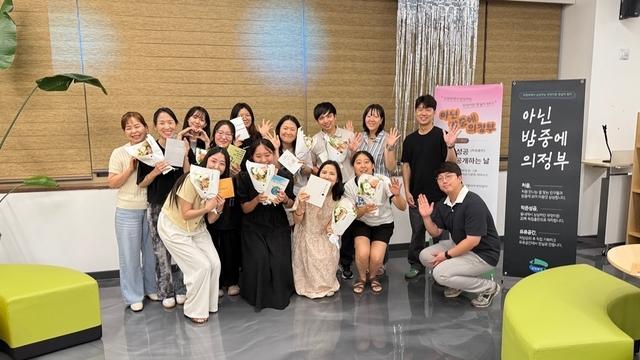 정부시가 청년센터 3층 오픈스페이스에서 청년 주도 유휴공간 활성화 프로젝트인‘작은성공기획단’의 독립출판회 및 수료식을 개최했다.
