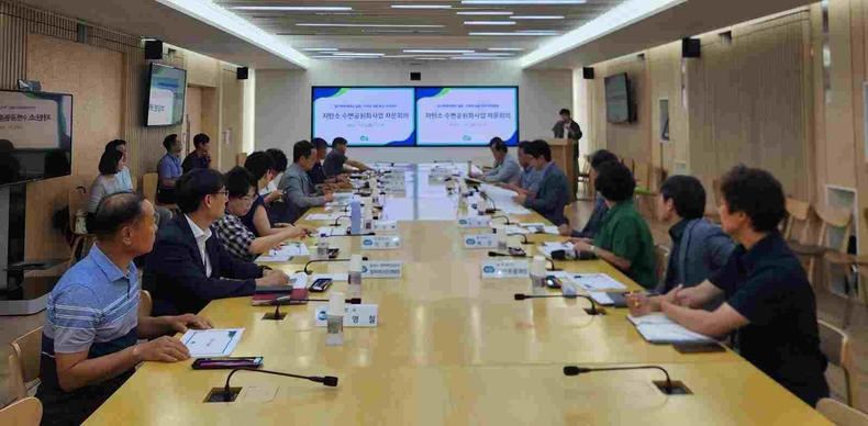 경기도가 북부청사에서 경기북부 지방하천을 자연과 도민 중심의 저탄소 수변공원으로 조성하기 위한 전문가 자문회의를 개최했다.