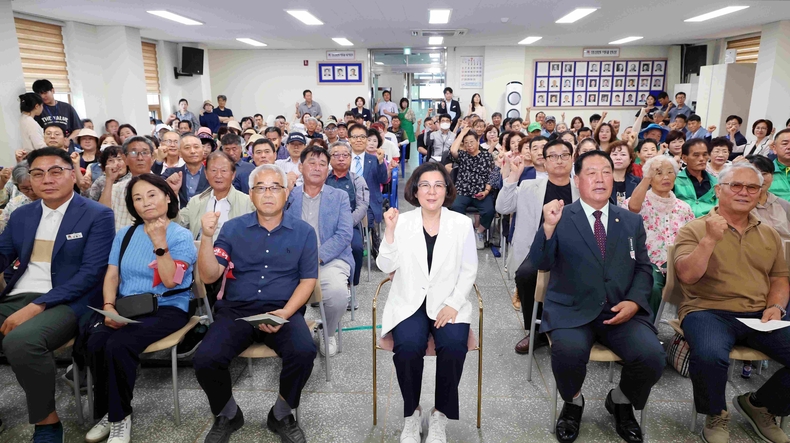 안성시가 양성면민과 함께한 ‘2025년 하반기 정책공감토크’가 지난 15일 양성면 행정복지센터 2층 회의실에서 주민 100여 명이 참석한 가운데 성황리에 개최됐다.