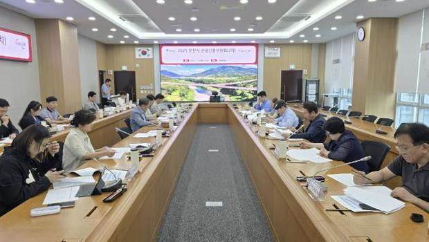 포천시가 포천시청 시정회의실에서 포천시 관광진흥위원회를 열고, 하반기 개최 예정인 5건의 지역 축제에 대한 심의를 진행했다.