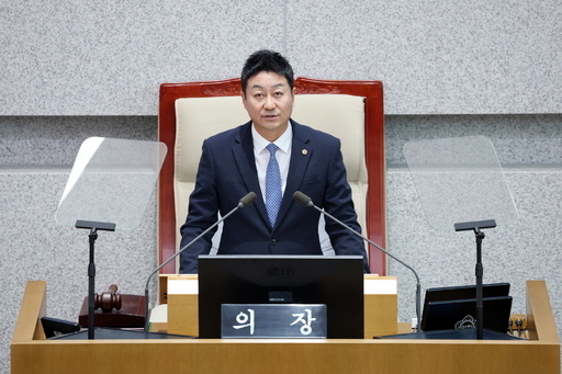 김진경 경기도의장이 제385회 임시회 개회사를 통해 후반기 1년간의 발자취를 돌아보고 남은 1년을 '완성의 시간'으로 규정했다.