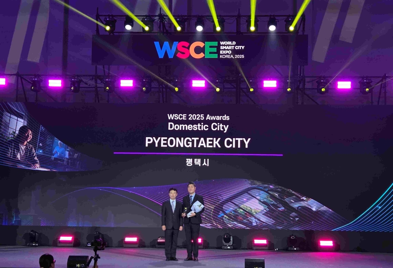평택시가 부산 벡스코(BEXCO)에서 개최한 ‘월드 스마트시티 엑스포 2025 어워즈’(이하 WSCE 어워즈)에서 우수 스마트도시 ‘국내도시’ 부문 수상의 영예를 안았다.