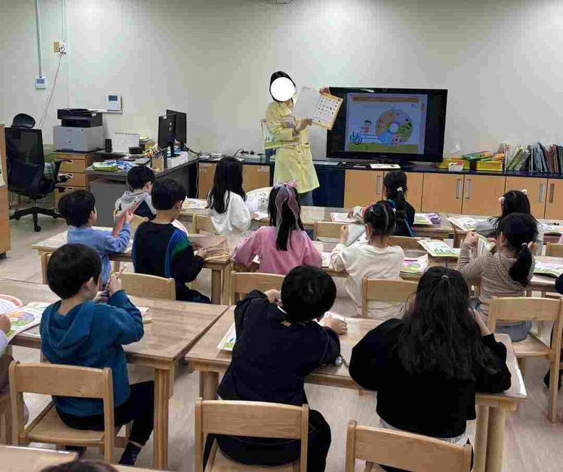 송탄보건소가 지난 3월부터 7월까지 14주 동안 관내 초등학교 3개교(종덕초, 지산초, 송신초) 돌봄교실 아동을 대상으로 아동 비만 예방을 위한 ‘건강한 돌봄놀이터’ 프로그램을 운영했다.