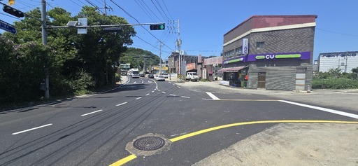 용인시 처인구 남사읍 북리삼거리에 기존 1차로였던 좌회전 차로를 2차로로 확장 확장 모습.