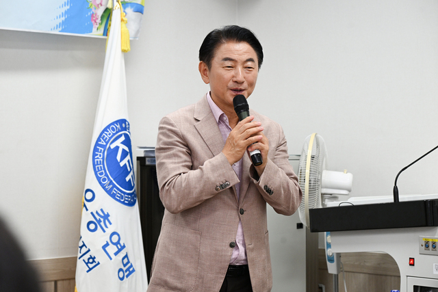 의정부시가 한국자유총연맹 의정부시지부 월례회의에서 단체 회원들과 시정 현안 및 지역사회 협력 방안에 대해 소통했다.