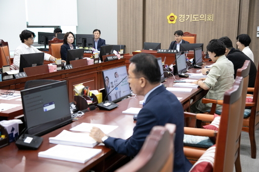 경기도의회 기획재정위원회가 양일간 열린 제1·2차 회의에서 '경기도 행정기구 및 정원 조례 일부개정조례안'을 원안 가결했다.