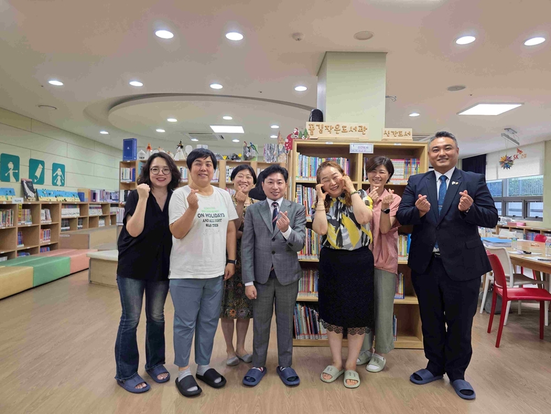 화성특례시의회 문화복지위원회가 꿈길 작은 도서관에서 화성시 작은 도서관 연합회와의 간담회를 개최했다.
