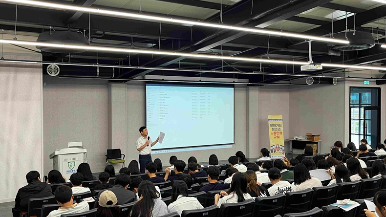 안성시가 가온고등학교를 끝으로 올해 1월부터 진행된 2025년 상반기 ‘찾아가는 청소년 노동인권 교실’ 운영을 성공적으로 마무리했다.
