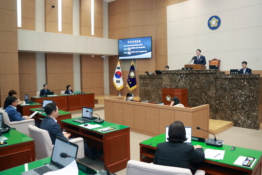 이천시의회가 제255회 임시회를 열어 2025년도 제2회 추가경정예산안을 원안 의결하며 총예산 1조6587억원 시대를 열었다.