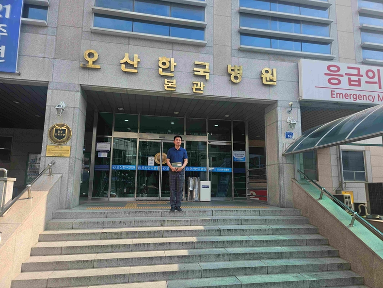 성길용 오산시의회 부의장이 24일 서부우회로 가장교차로 옹벽 붕괴사고를 현장에서 직접 목격하고 큰 정신적 충격을 받은 시청 도로과 소속 공무원들을 병문안하고 위로의 뜻을 전했다.