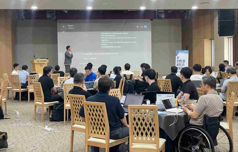 경기도와 경기도 4차산업혁명센터가 국내 스타트업을 대상으로 진행하는 AI 실무 활용 교육과정을 하반기부터 확대한다.