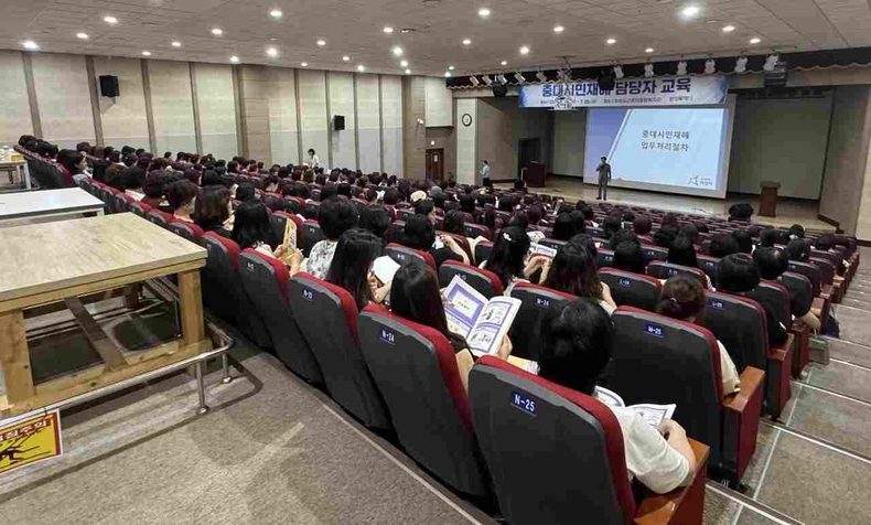 화성특례시가 중대시민재해 대상시설에 대한 현장 중심의 안전보건 관리체계 구축을 위해 담당자 관리역량 강화 교육을 실시했다.