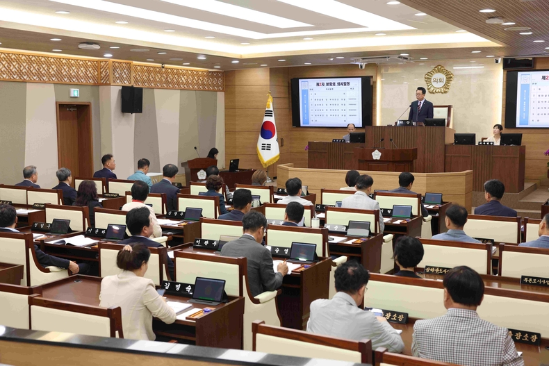 평택시의회는 28일 시의회 3층 간담회장에서 제2차 본회의를 끝으로 7월21일부터 8일간 진행된 제257회 임시회 의사일정을 마무리했다.