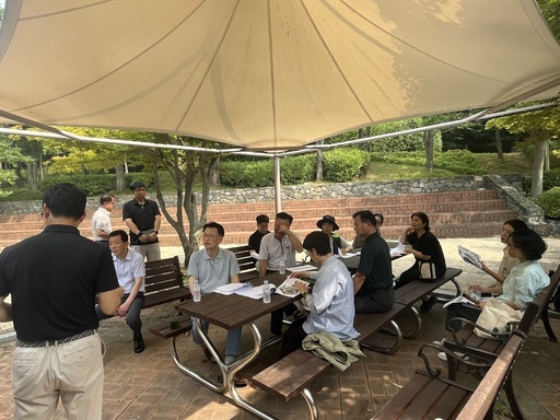 고양특례시의회 건설교통위원회 김학영 의원은 김영환 국회의원 류종철 보좌관, 경기도의회 고은정 의원, 가좌동, 덕이동 주민과 함께 가좌공원 환경 개선 사업 현장 등을 차례로 방문해 사업 추진 현황을 점검하고 주민 의견을 청취했다.
