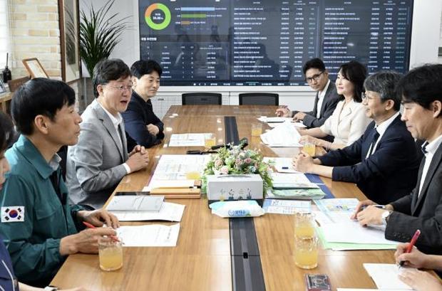 안산시가 임승관 질병관리청장이 안산시를 방문해 혹서기 온열질환 예방 현장 공동 점검을 진행했다.