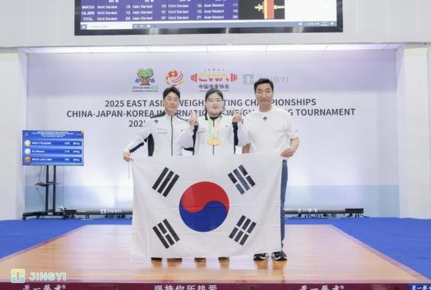 고양특례시 소속 직장운동경기부 역도팀이 중국 푸저우에서 열린 ‘2025 동아시아역도선수권대회’ 및 ‘2025 한·중·일 국제역도경기대회’에서 뛰어난 기량을 선보이며 총 금메달 9개, 은메달 3개를 획득했다.