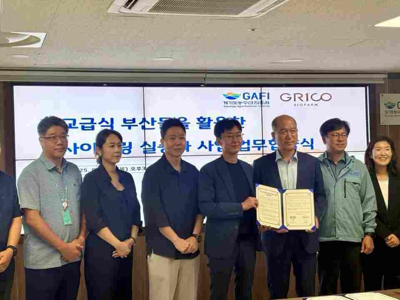 경기도농수산진흥원과 ㈜그리코가 학교 급식 부산물을 활용한 업사이클링 실증화 사업을 하기로 하고 업무협약을 체결했다.