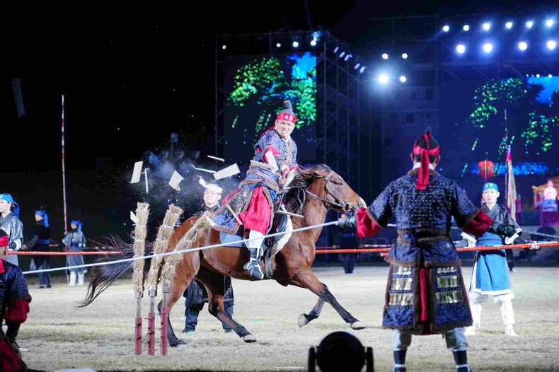 정조의 야간 군사훈련 ‘야조(夜操)’공연, 3년만에 수원화성문화제에서 선보인다. 2022년 제59회 수원화성문화제에서 진행된 야조 공연, 모습