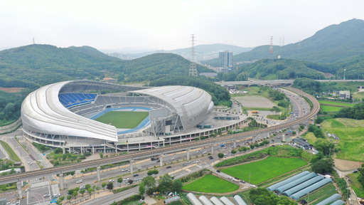 용인시가 ‘용인시 시민프로축구단(가칭 용인FC)’의 K리그2 회원 가입안이 11일 한국프로축구연맹 이사회를 통과하며 실질적인 창단 승인을 받았다.