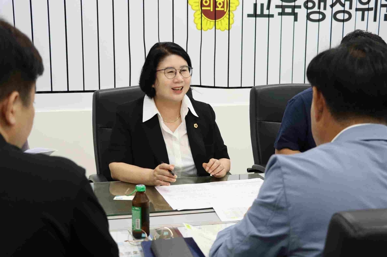 이서영 경기도의회 의원이 ‘경기도 갱년기 증후군 관리 및 지원 조례안’ 입법 발의를 위해 경기도 보건건강국 건강증진과, 여성가족국 가족정책과와 간담회를 진행했다.