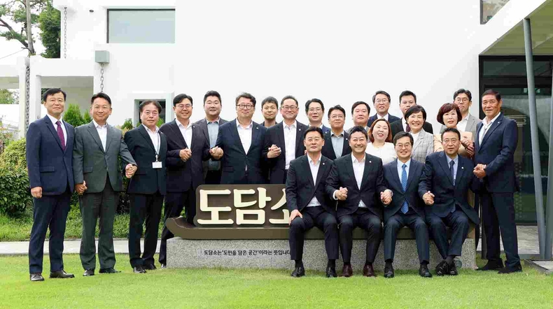 경기도의회(의장 김진경)와 경기도(도지사 김동연)가‘여야정협치위원회’재가동을 통해 주요 현안 해결과 민생 안정을 위한 협력 채널 복원에 나섰다.