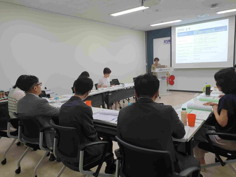 화성특례시가 고령친화도시 조성 연구 용역 최종보고회를 진행하고 있다.