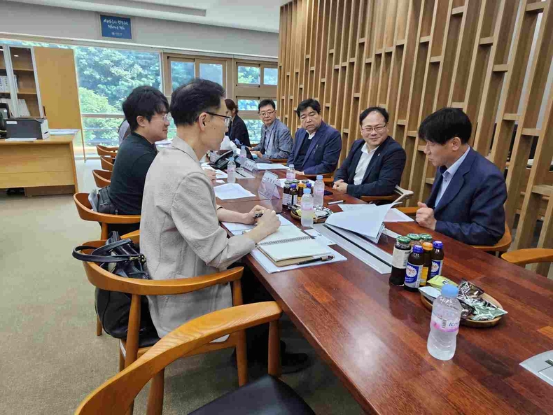 박재용 경기도의회 보건복지위원회 의원이 북부분원에서 경기도 교통국 및 경기도 이동편의시설기술지원센터 담당자들과 만나 교통약자의 안전한 이동권 보장을 위한 시·군 이동편의시설기술지원센터 설립 사업에 대해 논의를 가졌다.