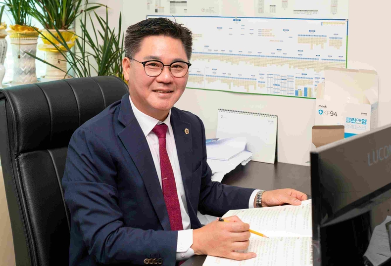 경기도의회 경제노동위원회 정하용 의원(국민의힘, 용인5)이 2023년 3월 대표발의한‘경기도교육청 교육공무직원 채용 및 운영 등에 관한 조례 일부개정조례안’이 최근 경기도교육청과 전국학교비정규직연대회의 간 단체협약 체결의 제도적 기반이 됐다.