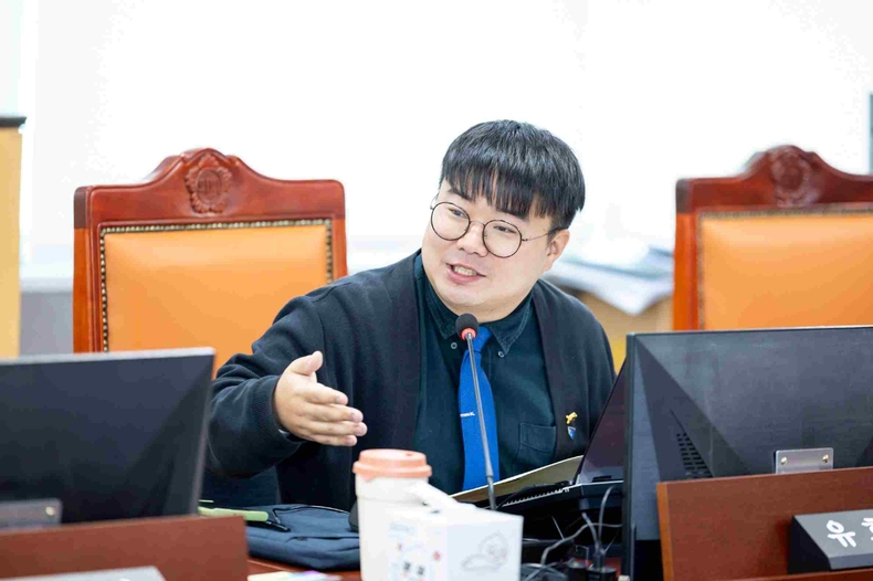 유호준 경기도의원(남양주 다산·양정)이 경기도교육청이 여학생들의 월경용품 보편 지원 사업비용을 분담할 수 있도록 하는 ‘경기도교육청 교육복지 운영·지원에 관한 조례’ 개정안을 접수했다.