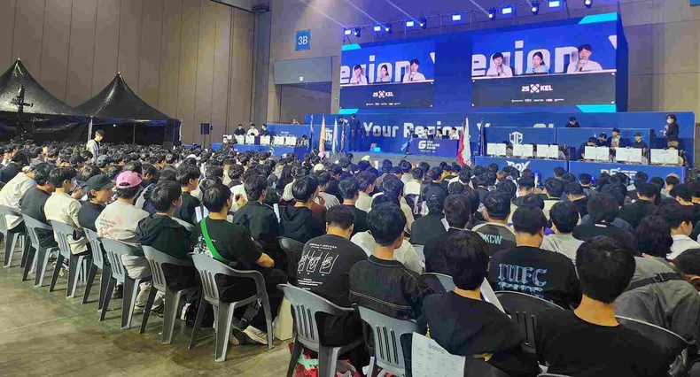경기도가 발굴·육성한 인디게임 새싹기업(스타트업) 코드네임봄이 첫 작품‘아키타입 블루’로 국내 대표 게임 배급사인 스마일게이트와 7억5000만원 상당의 글로벌 퍼블리싱 계약을 체결하며 글로벌 시장에 진출한다.