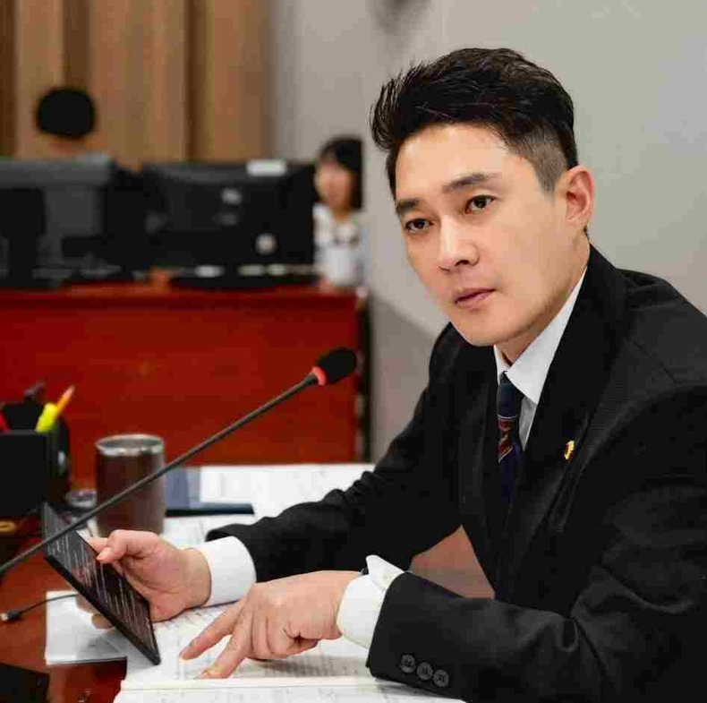 전석훈 경기도의회 의원(더불어민주당, 성남3)이 18일 대한민국의 AI 3대 강국 도약을 위한 파격적인 정책을 제안했다.