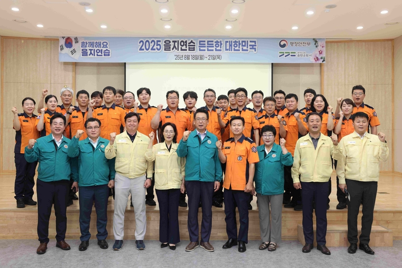평택시의회가 2025년 을지연습 훈련상황을 참관하고 현장 근무자들을 격려했다.