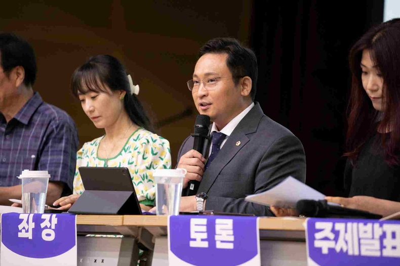 변재석 경기도의회 의원(더민주, 고양1) 이 YTN 라디오 ‘슬기로운 라디오생활’에 출연해 “정책은 발표로 끝나선 안 되며, 실제로 학교 현장에서 작동해야 한다”고 말했다.