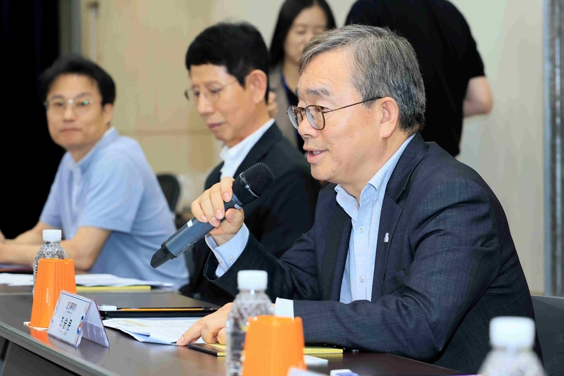 조승문 화성특례시 제2부시장이 모두발언을 하고 있다.