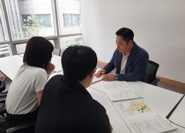광명시가 재개발·재건축 등 정비사업에 대한 주민들의 궁금증을 해소하고 맞춤형 상담을 지원하기 위해 ‘정비사업 상담창구’를 운영한다.