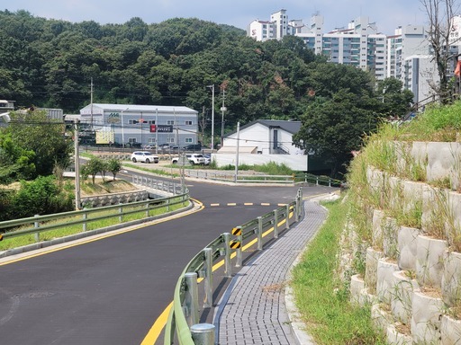 용인시 기흥구가 상하동 71-1번지 일원에 있는‘용인도시계획도로 소2-85호’ 도로를 개통했다.