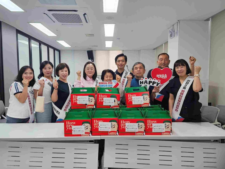 오산시 신장2동 행정복지센터가 중장년 1인가구를 대상으로 고독사 예방과 사회적 고립 해소를 위한 ‘함께on 노크on 오산’ 사업을 진행했다.