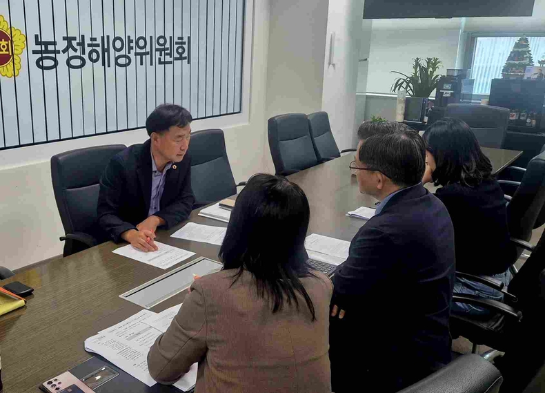 경기도의회 농정해양위원회 부위원장 윤종영 의원(국민의힘, 연천)은 지난 8월29일 경기도교육청 학교교육정책과 담당자들과 함께 연천고등학교 자율형 공립고(자공고) 지정과 관련한 간담회를 가졌다.