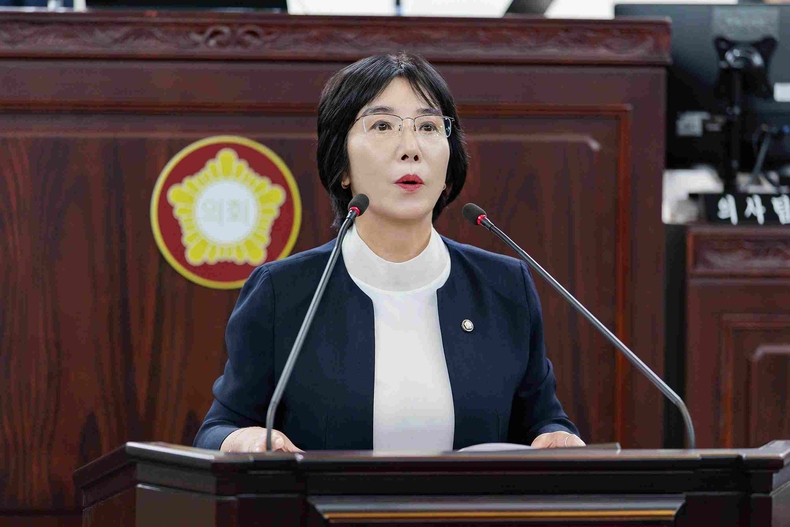 조오순 의원이 제244회 임시회 중 제1차 본회의에서 5분 자유발언을 하고 있다.