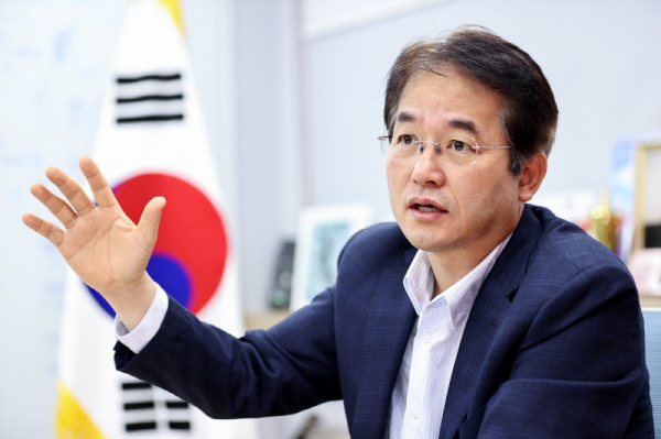 이동환 고양시장이 오는 7일까지 도시재생, 지방분권, MICE 산업분야 역량 강화를 위해 대한민국대도시협의회가 주관하는 국외연수 일정으로 영국 런던과 독일 베를린을 방문한다.