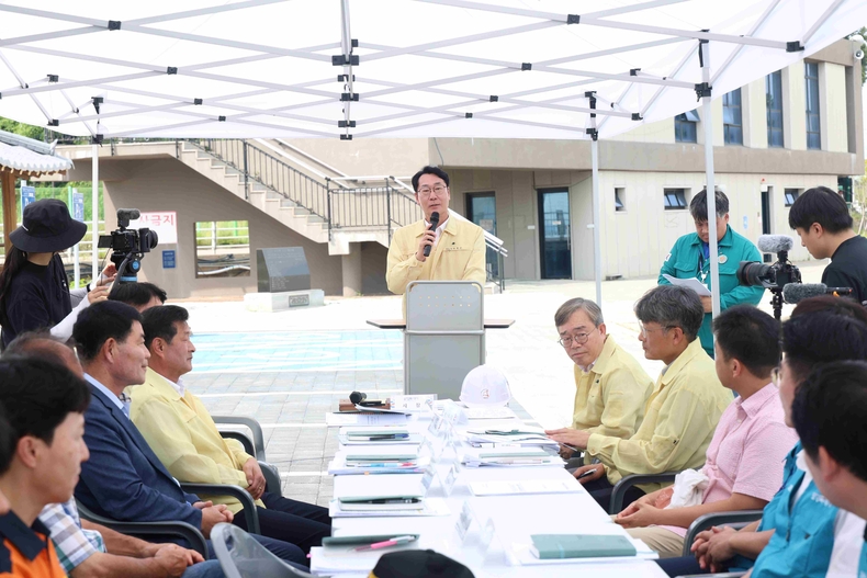 화성특례시가 우정읍 고온항 및 방도 인근 해상에서 해양사고 재난대응 체계 구축을 위한 ‘2025년 안전화성훈련(재난대비 상시훈련)’을 실시했다.