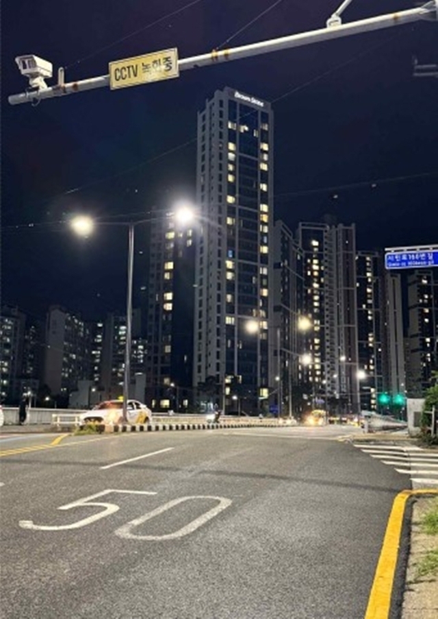 의정부시가 야간 보행자의 안전 확보와 쾌적한 도시 이미지 조성을 위해, 시민들의 의견을 반영한 가로등 교체 및 조도 개선 사업을 적극 추진하고 있다.