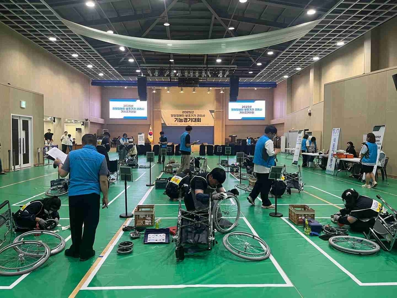 경기도와 경기북부장애인가족지원센터가 의정부 성암문화체육비전센터에서 ‘2025년 발달장애인 보조기기 관리사 기능경기대회’를 개최했다.