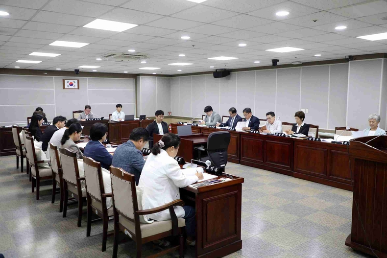 수원특례시의회 예산결산특별위원회가 5일부터 8일까지 2025년도 제2회 일반 및 특별회계 세입·세출 추가경정 예산안을 심사한다.