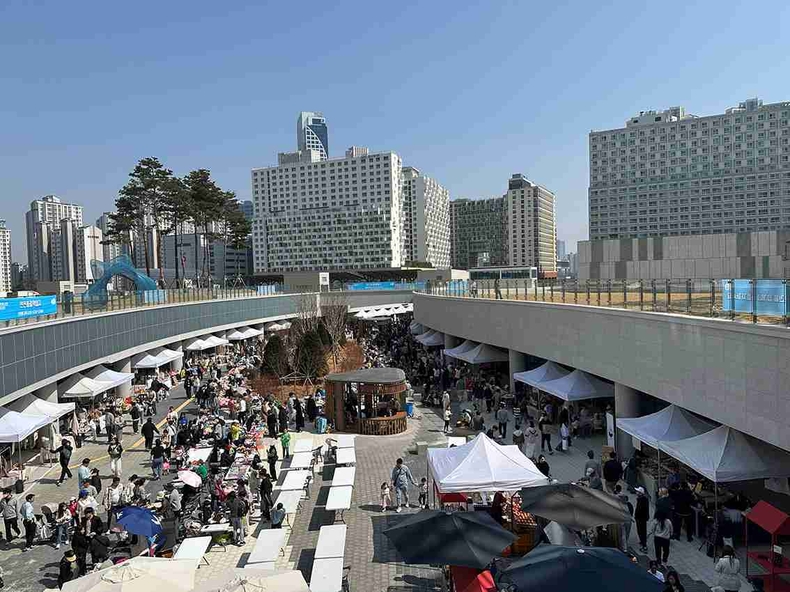 경기도가 경기융합타운 내 경기도청사, 경기도담뜰 등 개방된 공간에 설치된 기존 CCTV에 AI(인공지능) 시스템을 도입하는 시범사업을 추진한다.