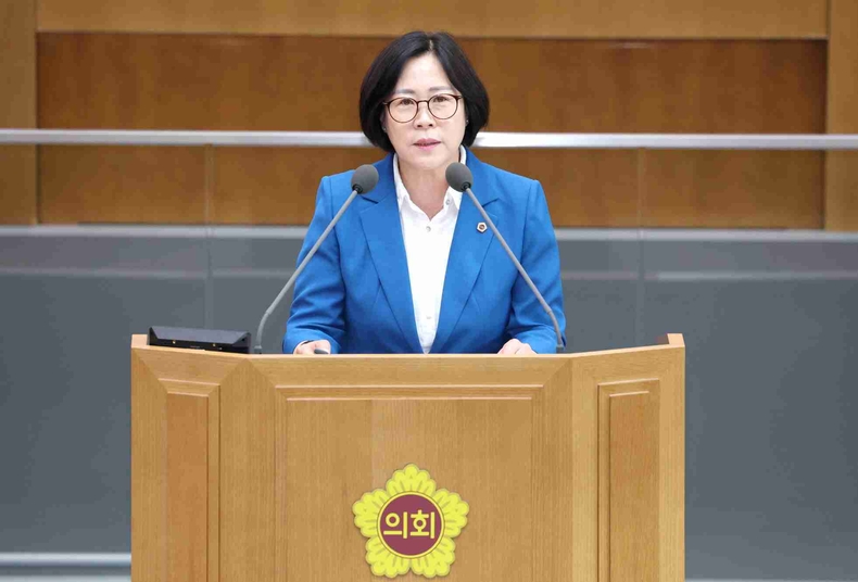 서현옥 경기도의회 미래과학협력위원회 의원이 제386회 임시회 제2차 본회의에서 5분 자유발언을 통해 도내 저수지 수질 악화 및 평택호 녹조 문제에 대한 광역 차원의 대응책 마련을 강력히 촉구했다.