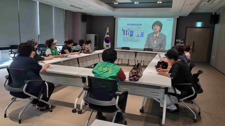 안성시가 위기가구 발굴·제보 활성화를 위해 10월까지 명예사회복지공무원 1309명을 대상으로 역량강화 순회 교육을 실시한다.