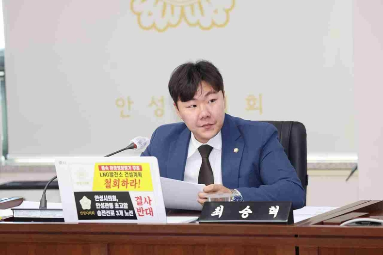 최승혁 안성시의원이 추가경정예산안 심의에서 전통시장 관련 예산 편성과 집행 방식에 대해 강도 높은 질의를 이어갔다.