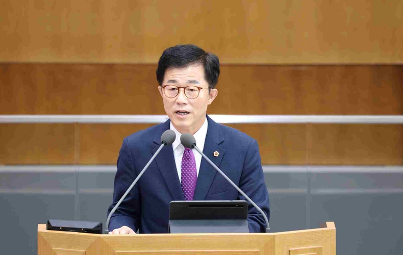 김근용 경기도의회 교육행정위원회의원이 제386회 임시회 제2차 본회의 대집행부질문에서 임태희교육감을 대상으로 평택 소사지구 학교용지 문제와 교육현안을 집중적으로 지적하며 경기도교육청의 책임 있는 대책 마련을 촉구했다.